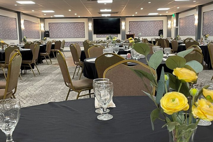 Ballroom/Hall 25 of 26