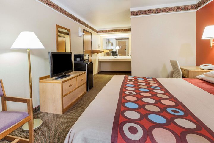 Room 15 of 27