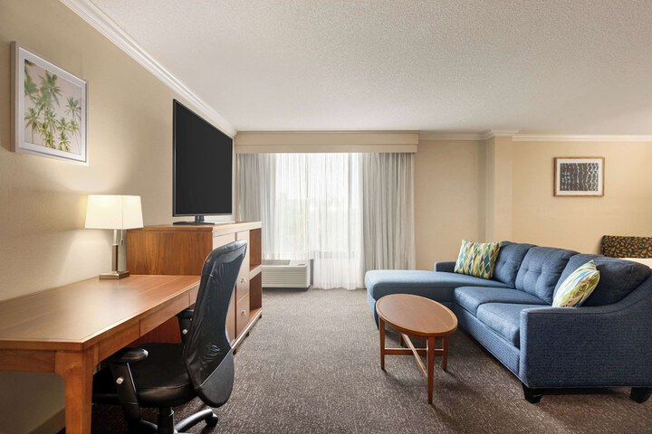Doubletree by Hilton Fort Myers at Bell Tower Shops