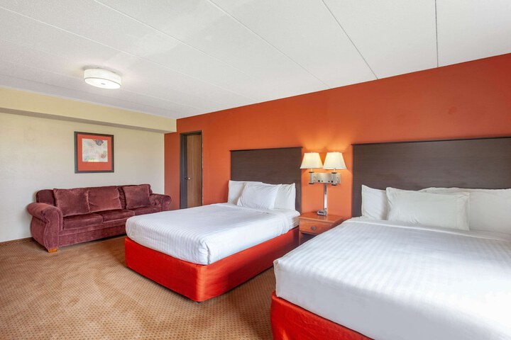 Room 9 of 25