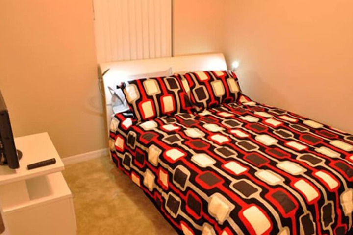 Room 8 of 12