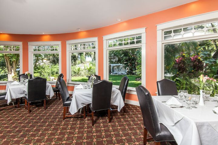 Lakeside Inn