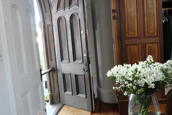 Church Des Artistes Guest House
