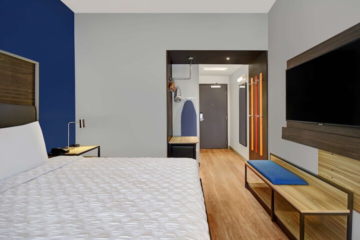 Room 18 of 34