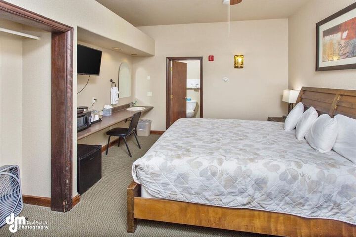 Room 53 of 78