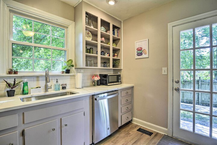 Bright Home w / Yard in Historic Fuquay-varina!