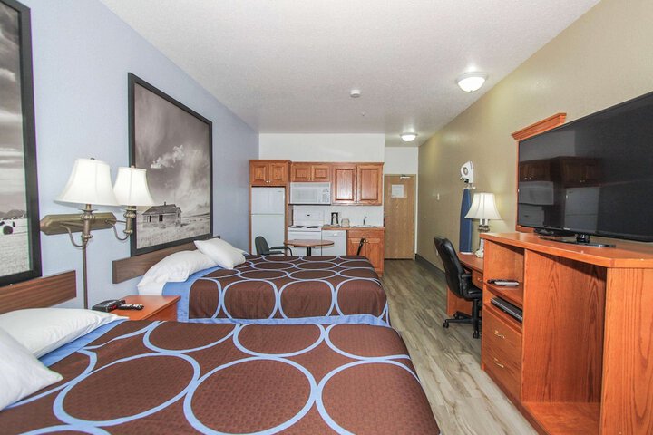 Super 8 by Wyndham Three Hills AB