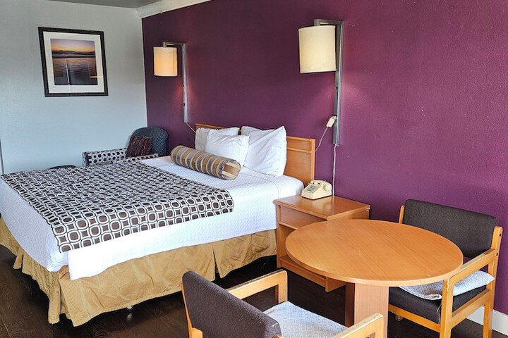 Room 32 of 40