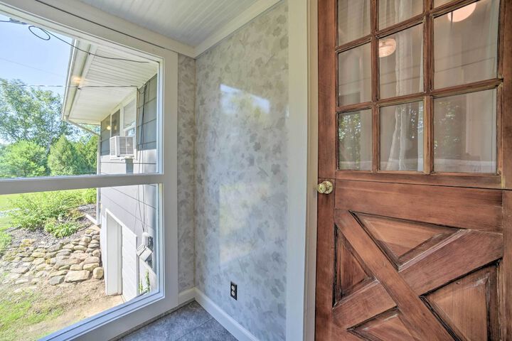 Modern Studio 13 Mi to Saratoga Racetrack!