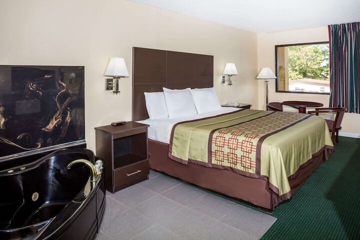 Room 4 of 14