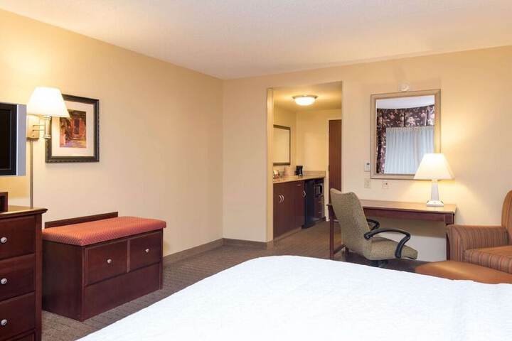 Room 25 of 42