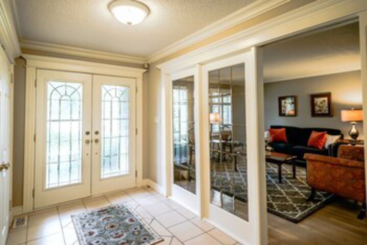 Niagara Falls Lakeview house