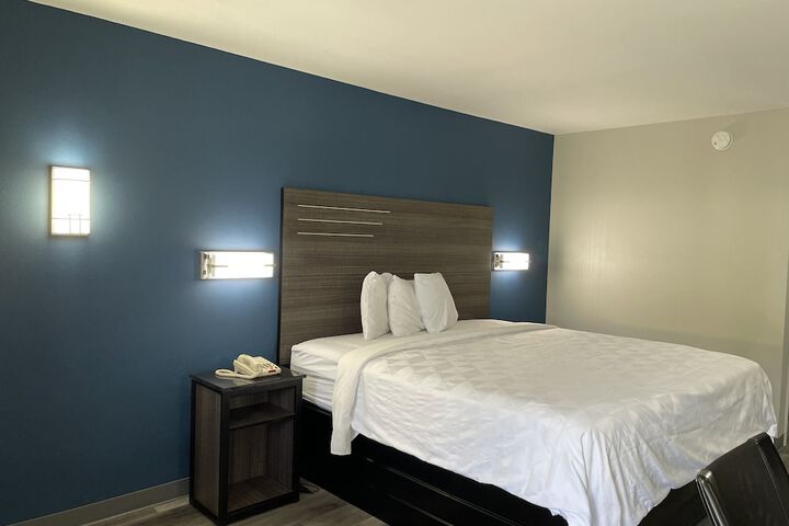 Room 13 of 16