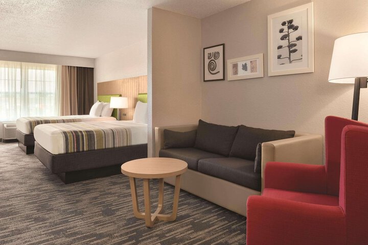 Country Inn & Suites by Radisson Pella, IA