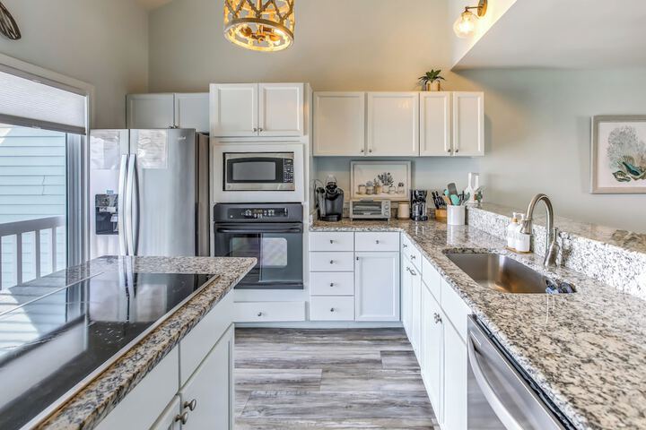 salt & Light Oceanfront Condo w / Pool & Elevator