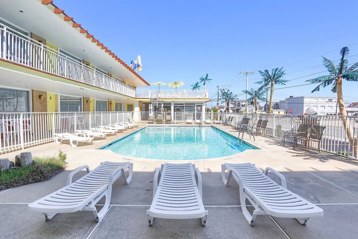 Pool 20 of 70