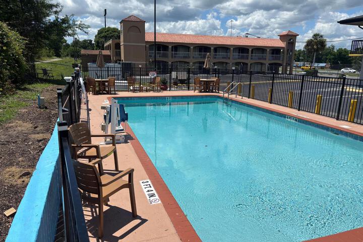 Travelodge by Wyndham Alachua