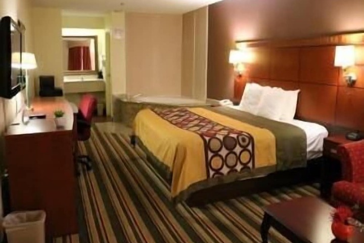 Super 8 by Wyndham Dublin
