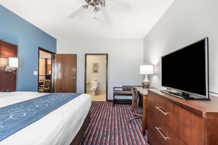Room 32 of 73