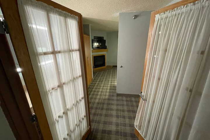 Room 33 of 111