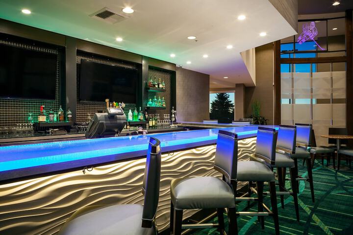Lounge 40 of 49