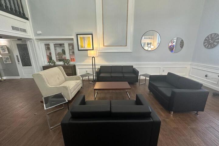 I65 studio suites