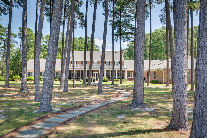 Waterfront Cambridge Gem w / Hot Tub Pool & Dock!