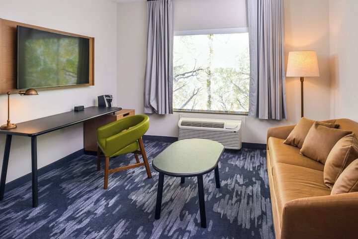 Room 17 of 34