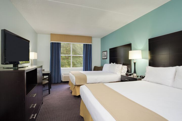 Holiday Inn Express Suites Plant City by IHG