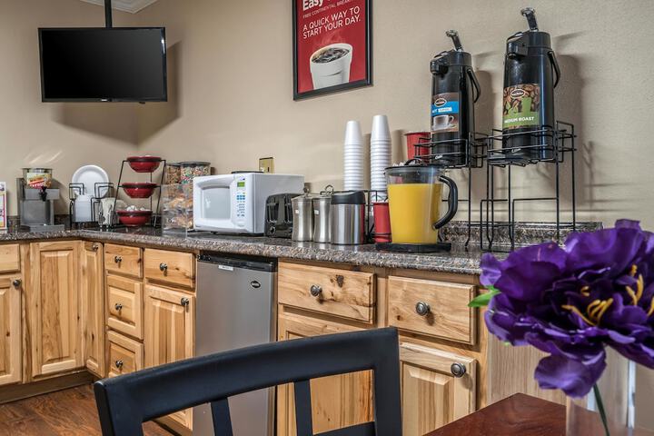 Breakfast/Coffee Service 29 of 33