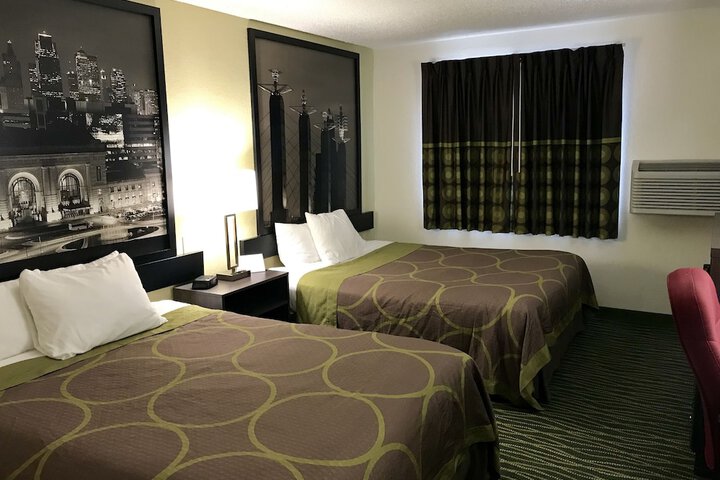 Super 8 by Wyndham Independence Kansas City