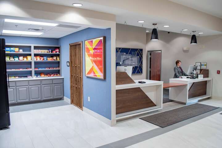 Holiday Inn Express and Suites Mason City by IHG