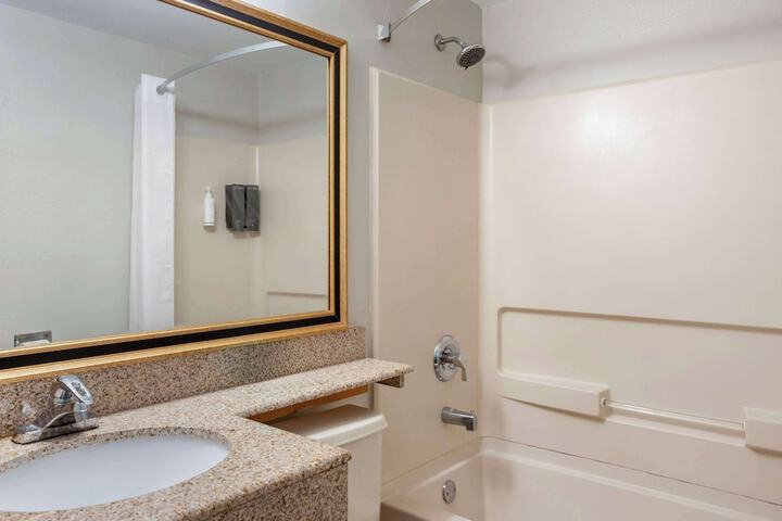 Days Inn by Wyndham Wrightstown McGuire AFB / Bordentown