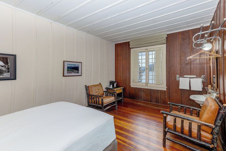 Lake Crescent Lodge