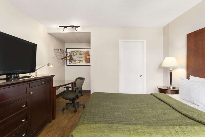 Room 17 of 59