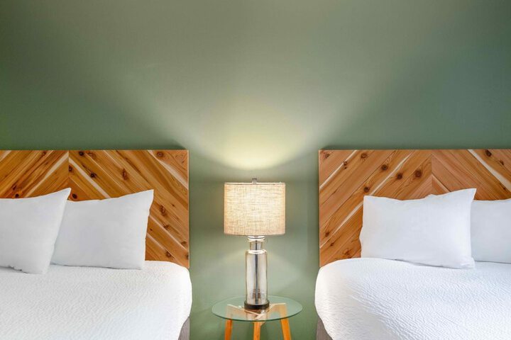 Room 17 of 28