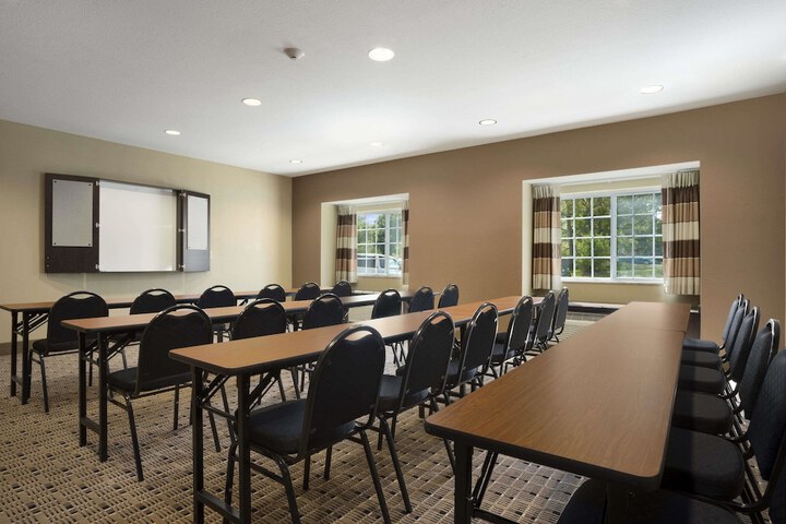 Microtel Inn & Suites by Wyndham Carrollton