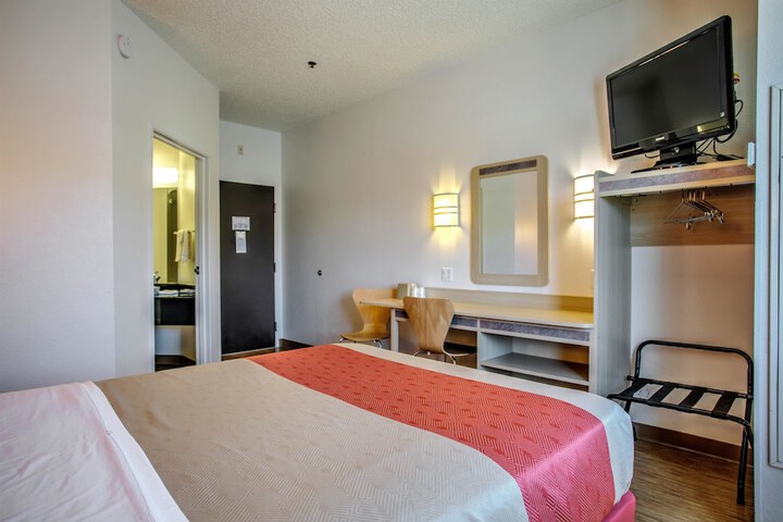 Room 26 of 28