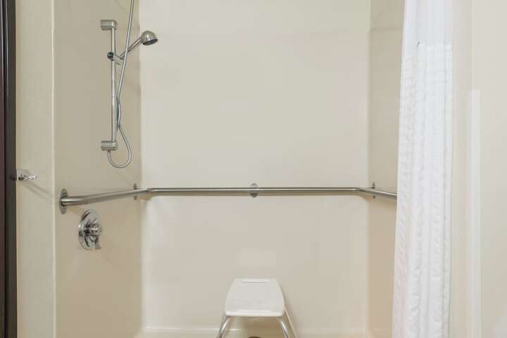 Super 8 by Wyndham Burnham / Lewistown