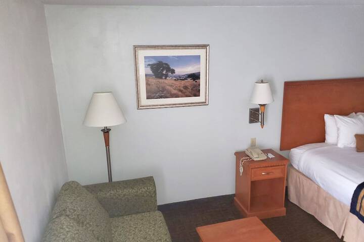 Room 32 of 42