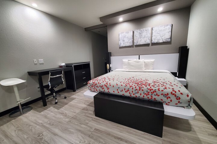 Room 6 of 26
