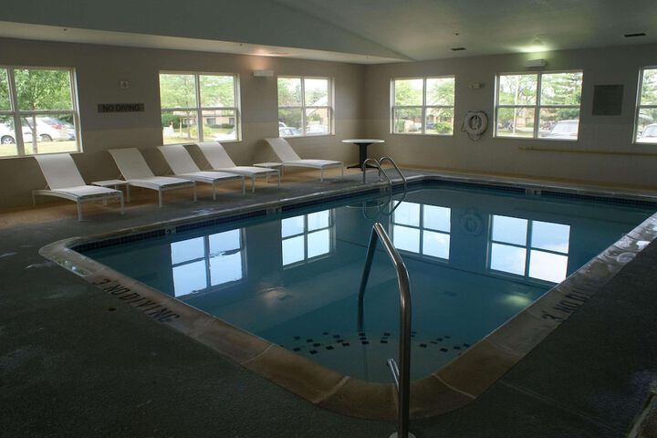 Country Inn & Suites by Radisson Lansing, MI