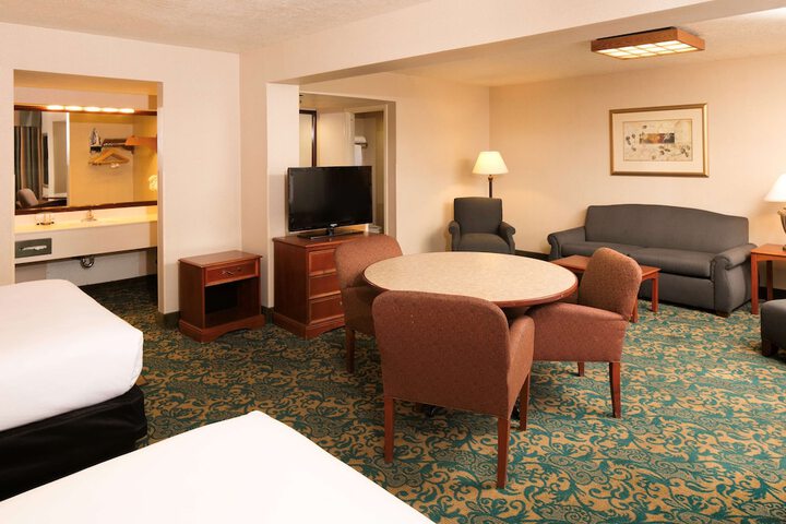Room 33 of 72