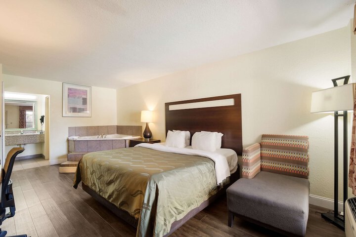 Quality Inn & Suites Conference Center Statesboro Historic District