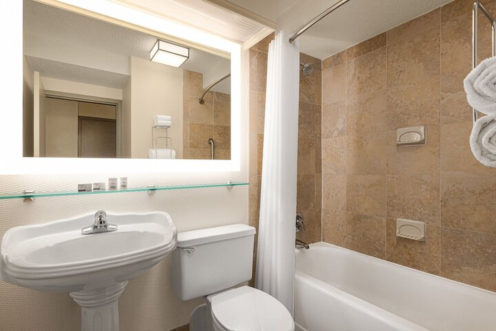 Holiday Inn Boston - Cambridge Area by IHG