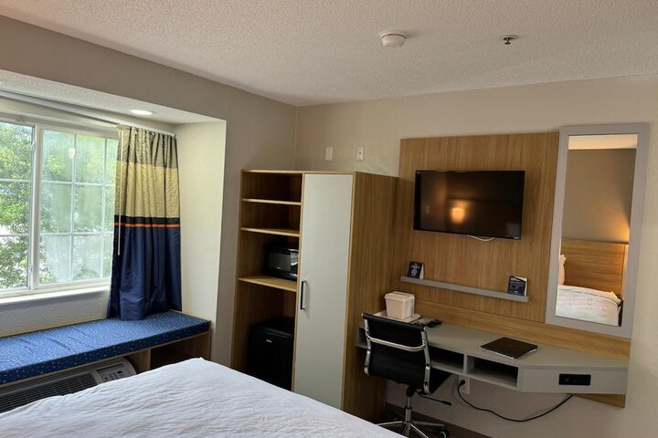 Room 9 of 26