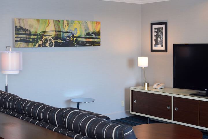 Room 28 of 76