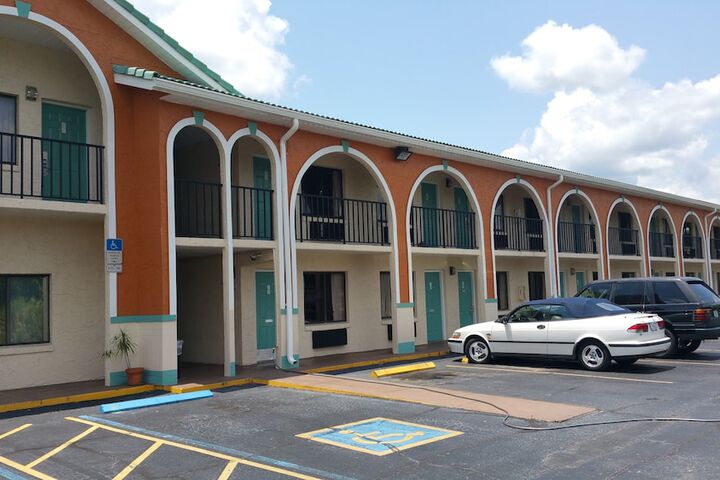 Shining Light Inn & Suites