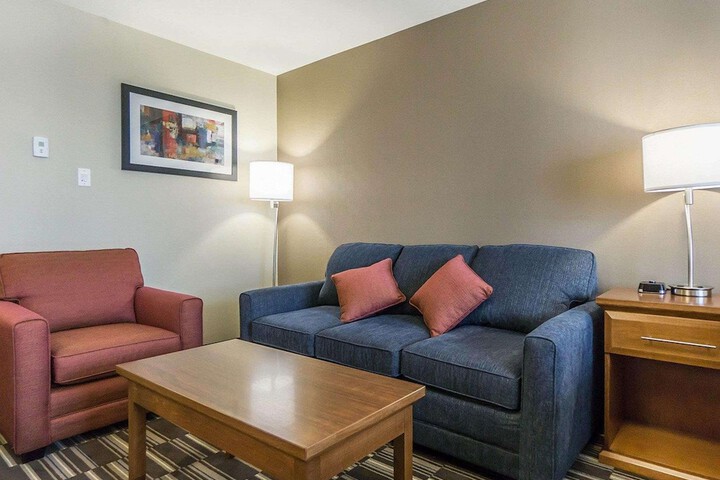 Comfort Inn & Suites Edmonton International Airport