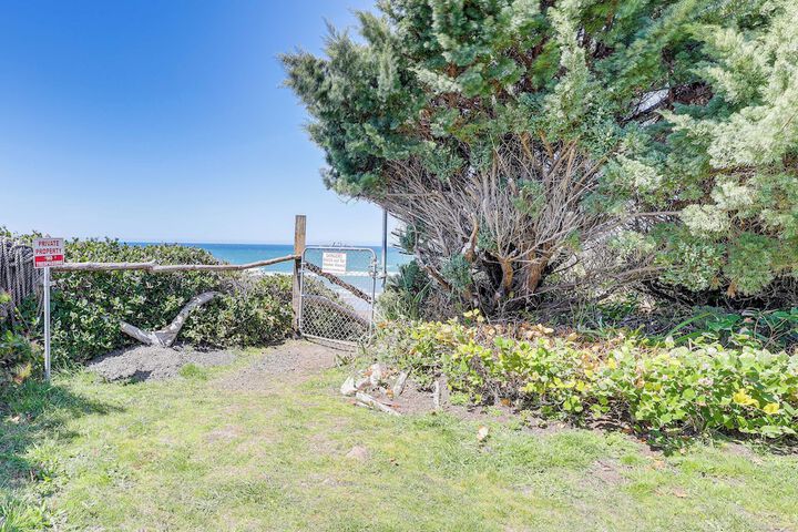 Peaceful Winter Retreat: Oregon Coastline Beach!